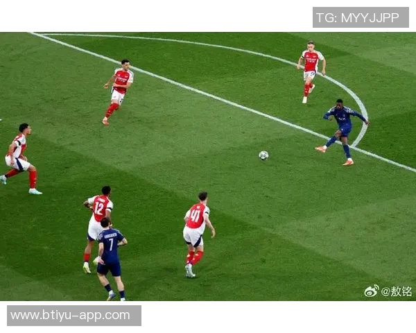 德甲激战阿森纳与巴黎圣日耳曼1比1平局数据分析精彩瞬间回顾