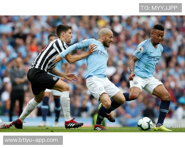 那不勒斯友谊赛大胜曼城三球绝杀瞬间点燃全场激情