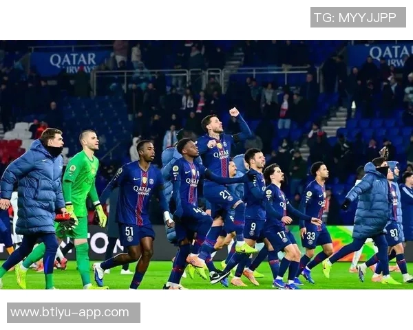 中超激情碰撞巴黎圣日耳曼逆转波尔图精彩瞬间引发全场狂欢 中超激情碰撞巴黎圣日耳曼逆转波尔图精彩瞬间引发全场狂欢