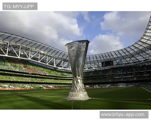 欧联杯激战阿森纳凭借帽子戏法战胜曼联全场沸腾 欧联杯激战阿森纳凭借帽子戏法战胜曼联全场沸腾