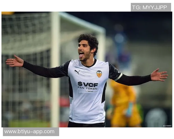 西甲激战：多特蒙德与波尔图战平争议判罚引发全场热议